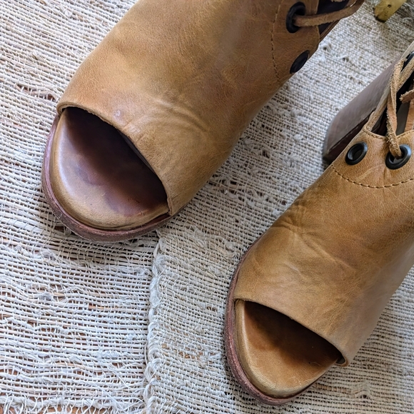 Baske California • Fury Open Toe Booties - Picture 3 of 6